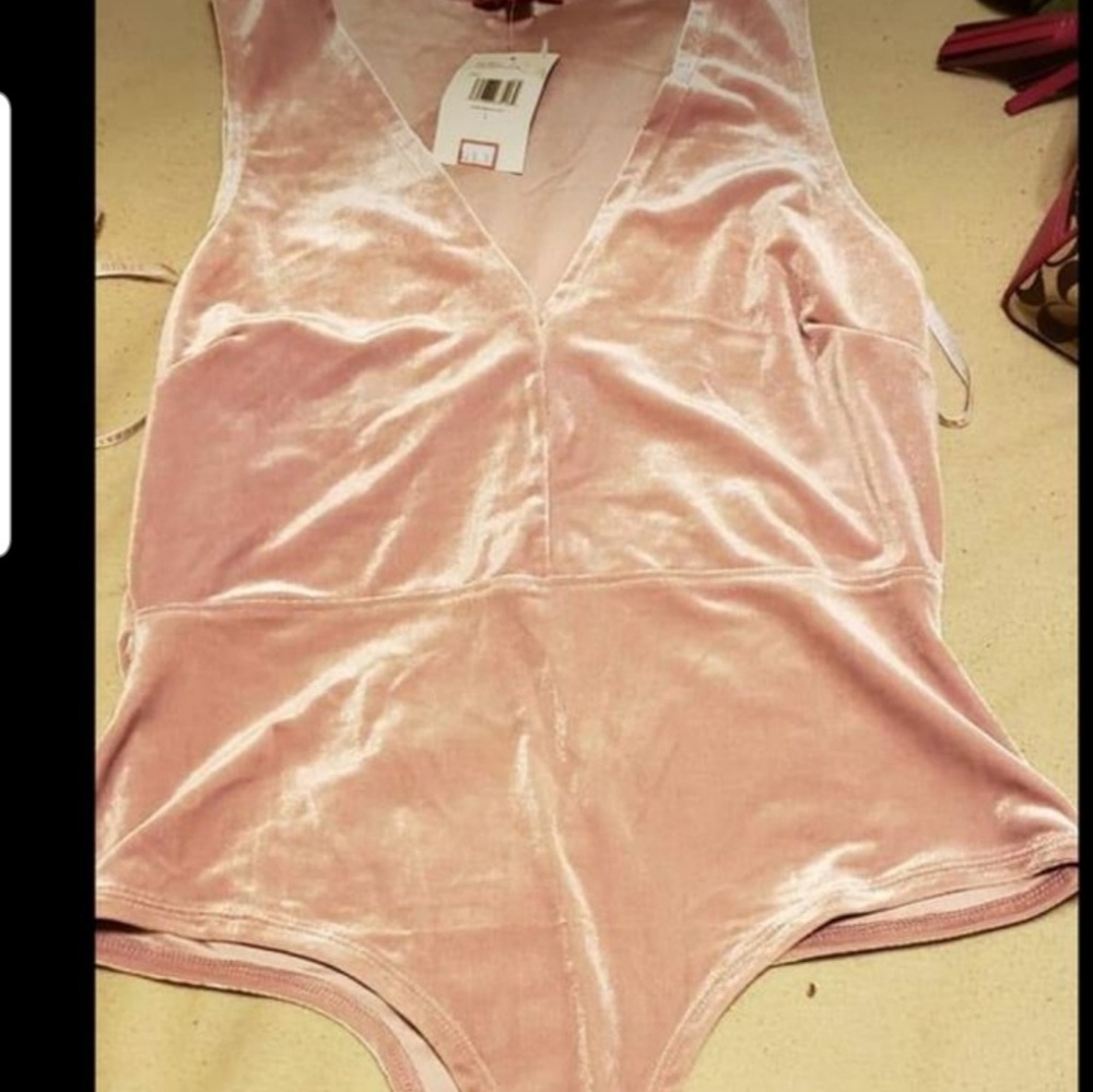 GUESS BODYSUIT (light pink)